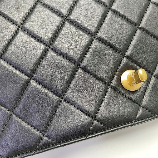 Authenticated pre-owned  Classic Flap Quilted Calfskin Black - Shoulder Bag at Looply
