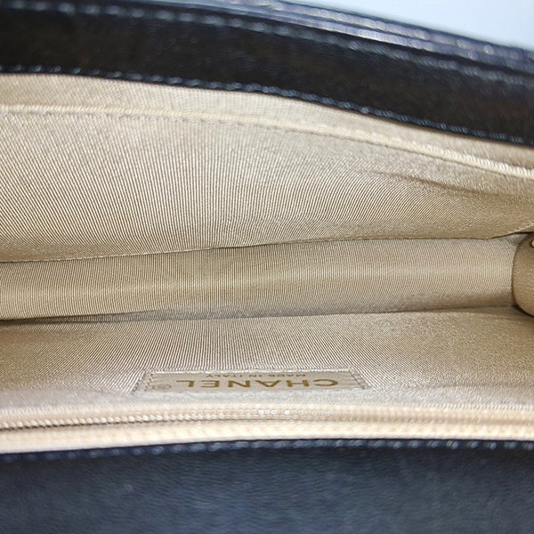 Authenticated pre-owned  Classic Flap Quilted Calfskin Black - Shoulder Bag at Looply