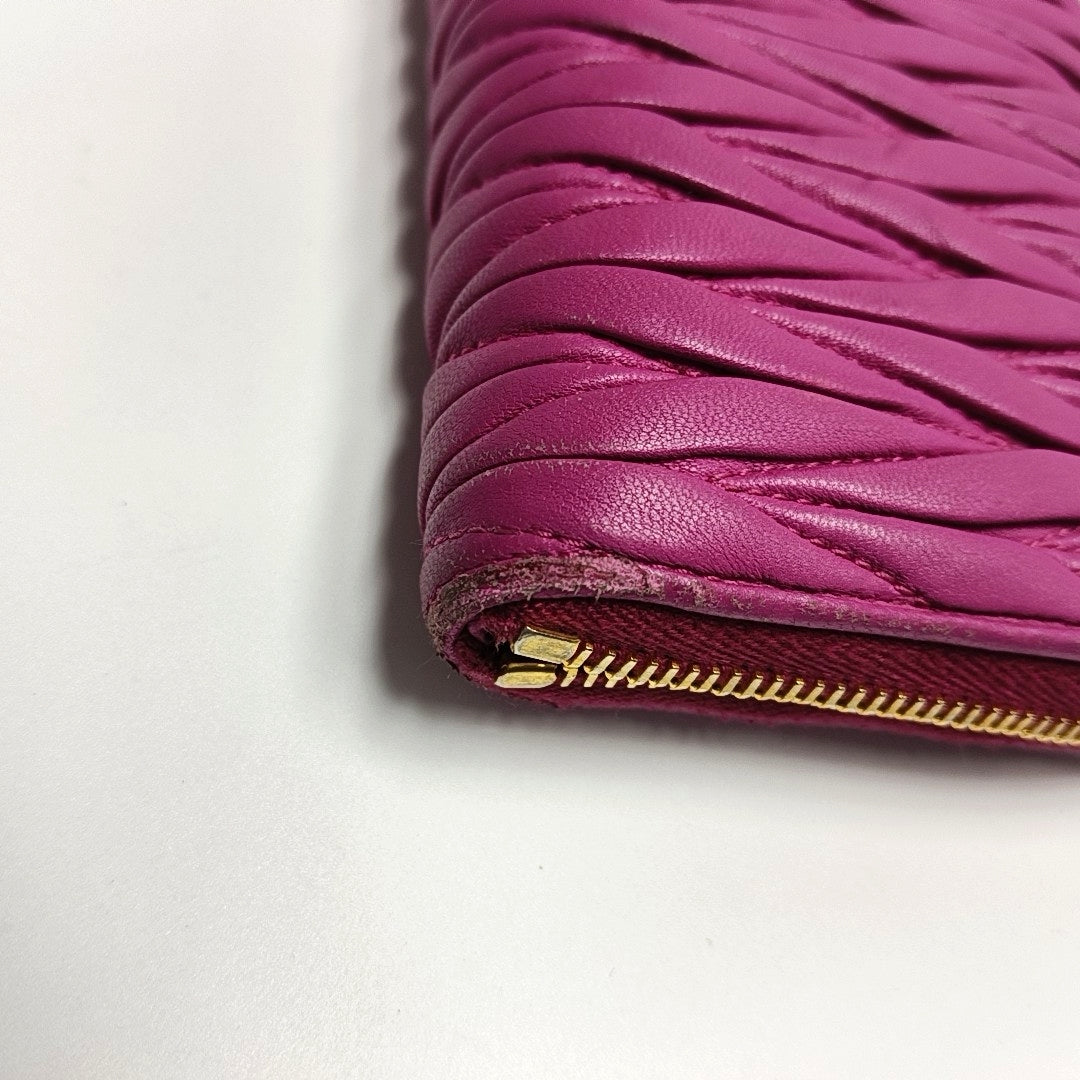 Authenticated pre-owned  Matelassé Quilted Lambskin Pink Wallet - Wallet at Looply