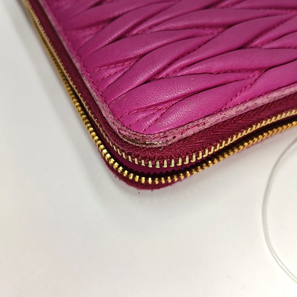 Authenticated pre-owned  Matelassé Quilted Lambskin Pink Wallet - Wallet at Looply