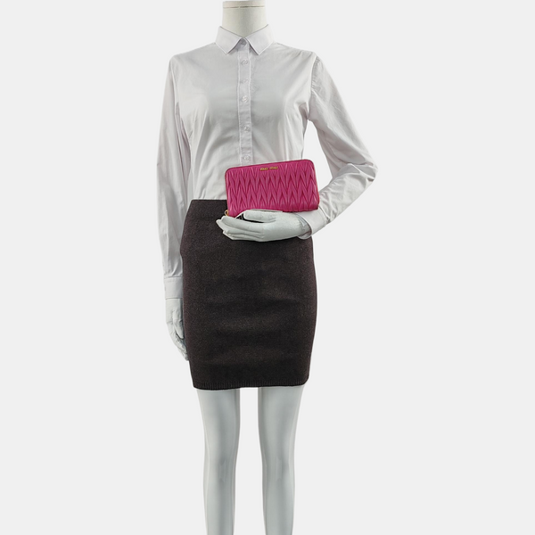 Authenticated pre-owned  Matelassé Quilted Lambskin Pink Wallet - Wallet at Looply