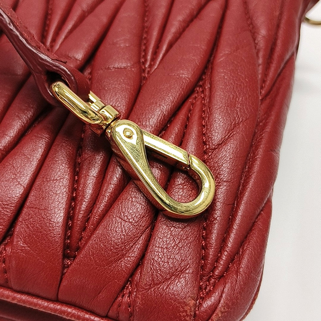 Authenticated pre-owned  Matelassé Lambskin Red - Shoulder Bag at Looply