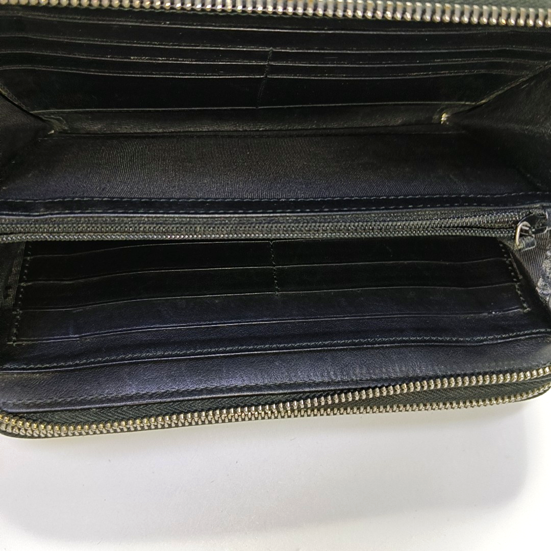 Authenticated pre-owned  Microguccissima Monogram Calfskin Black - Clutch at Looply