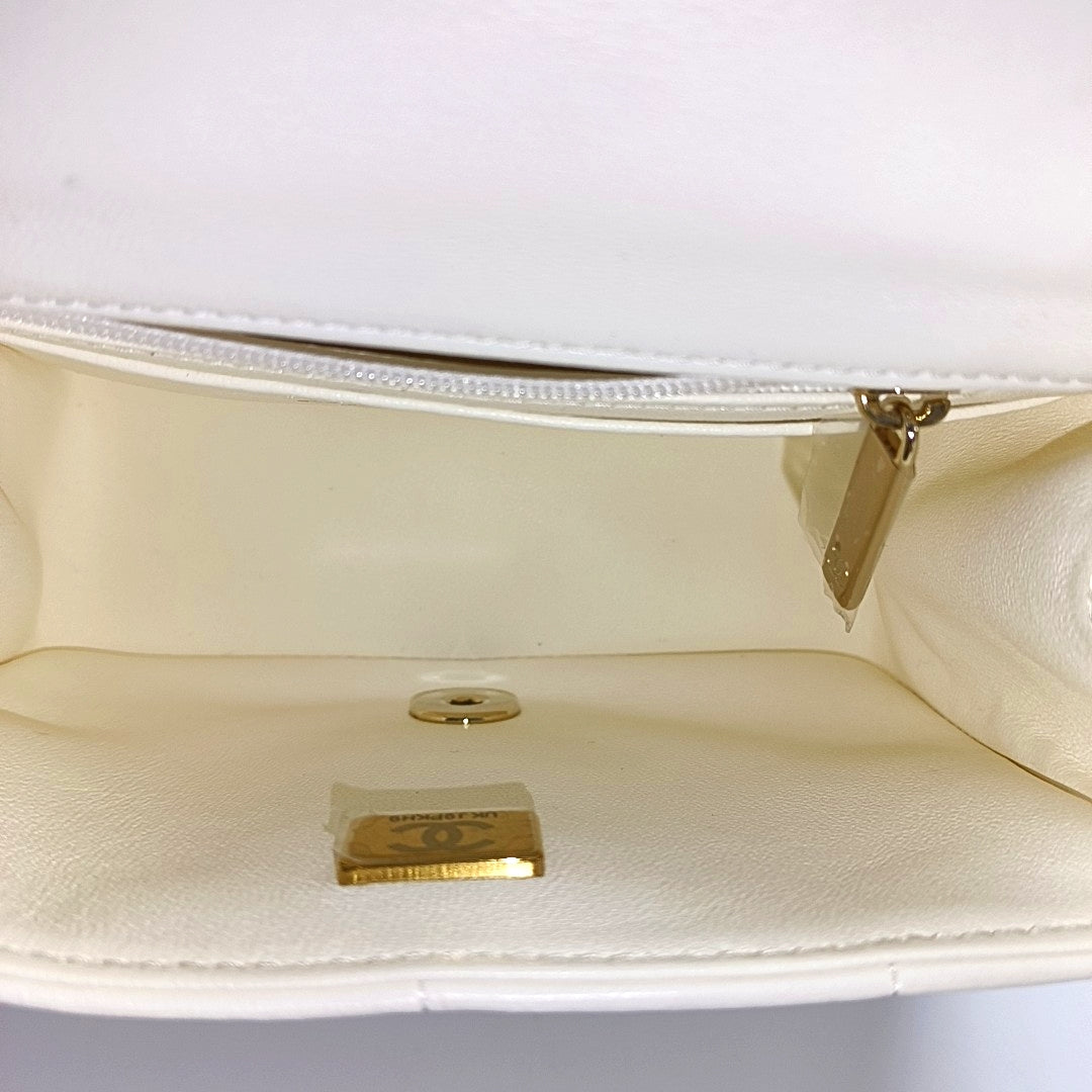 Authenticated pre-owned  Classic Flap Lambskin White - Crossbody Bag at Looply