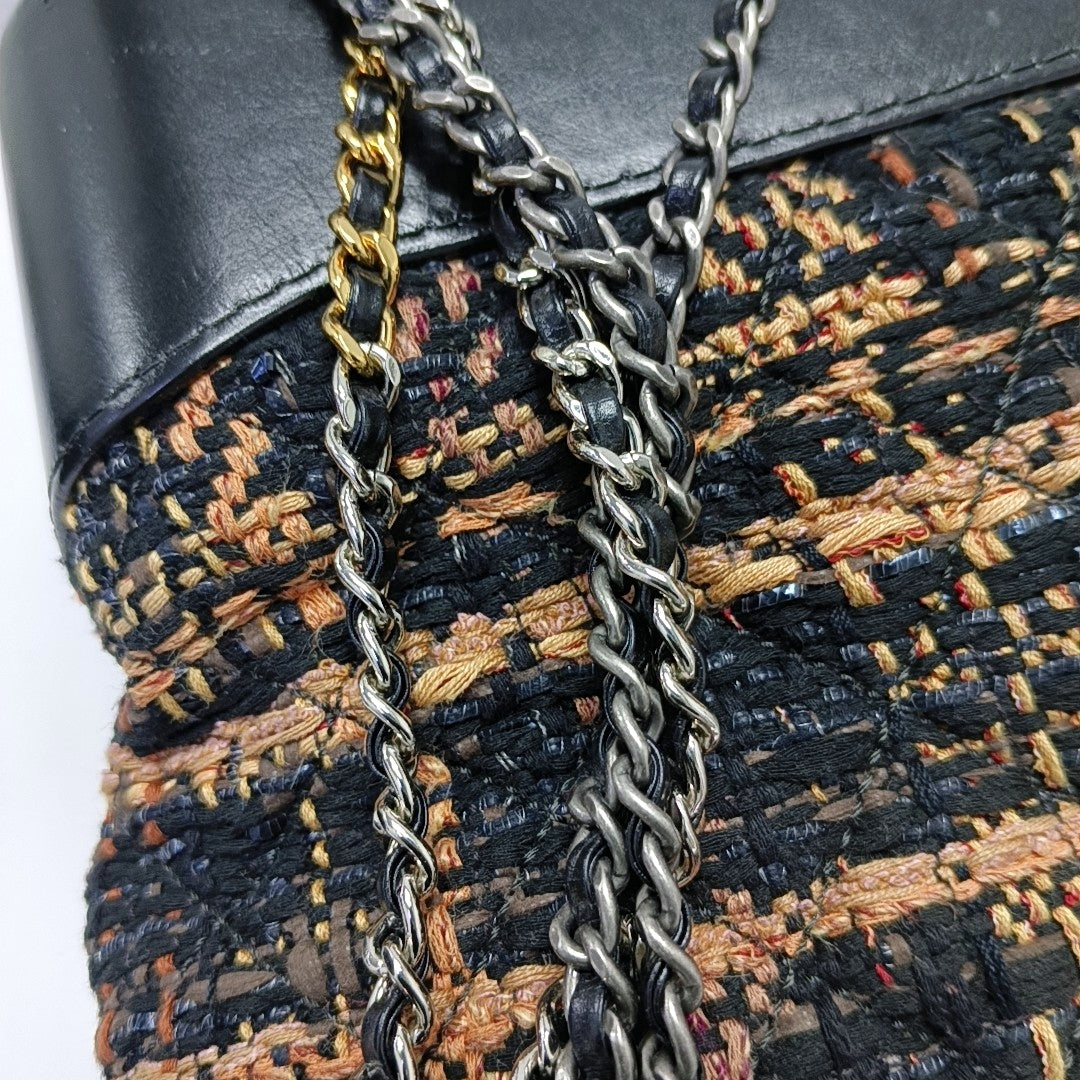 Authenticated pre-owned  Gabrielle Medium Wool Black - Shoulder Bag at Looply
