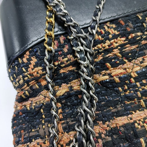 Authenticated pre-owned  Gabrielle Medium Wool Black - Shoulder Bag at Looply
