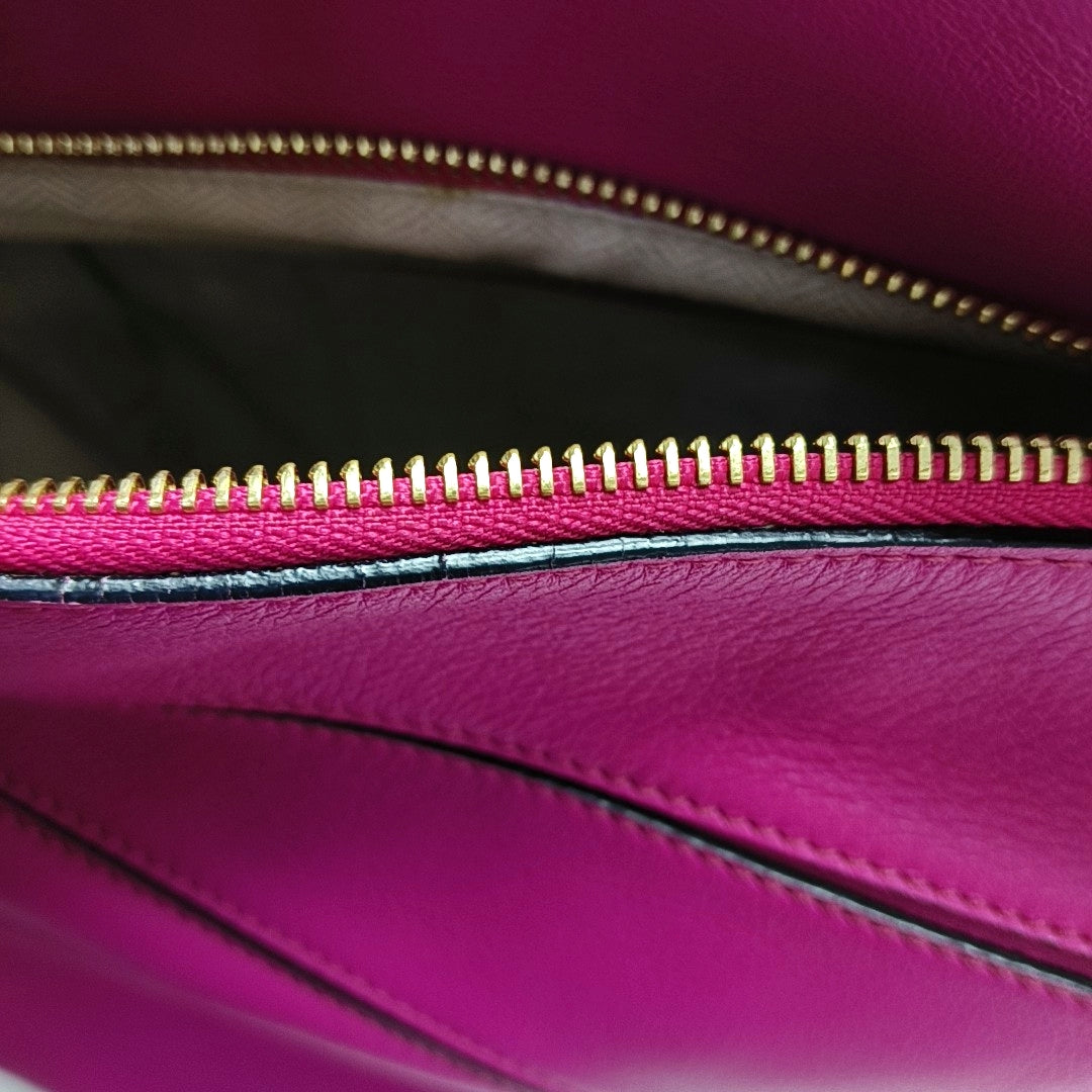 Authenticated pre-owned  Puzzle Small Calfskin Pink - Shoulder Bag at Looply