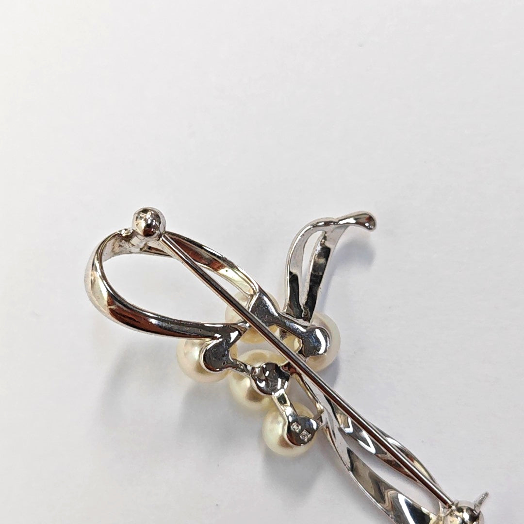 Authenticated pre-owned  925 Sterling Silver Pearl Brooch - Brooch at Looply