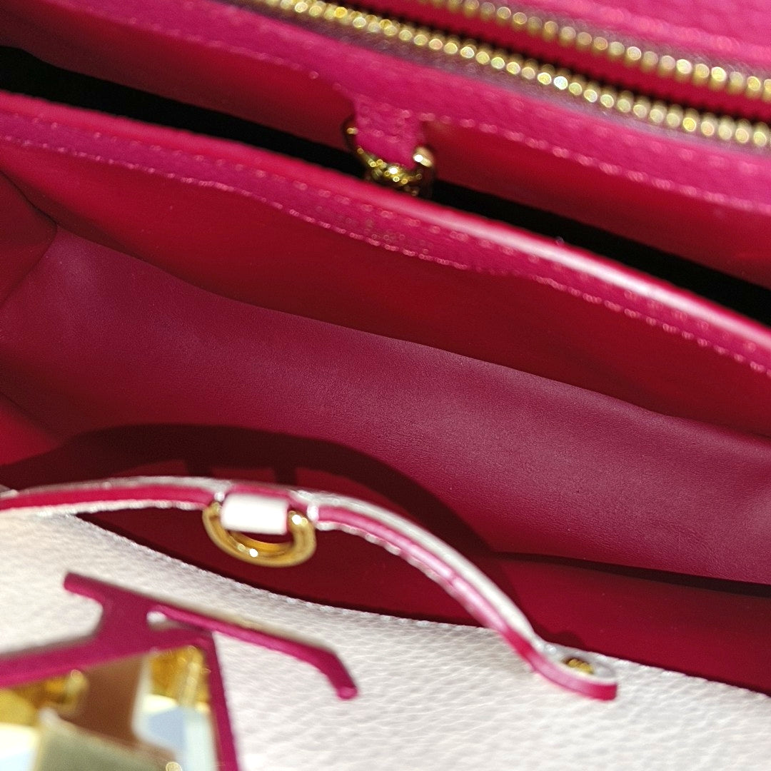 Authenticated pre-owned  Capucines MM Calfskin Pink - Shoulder Bag at Looply