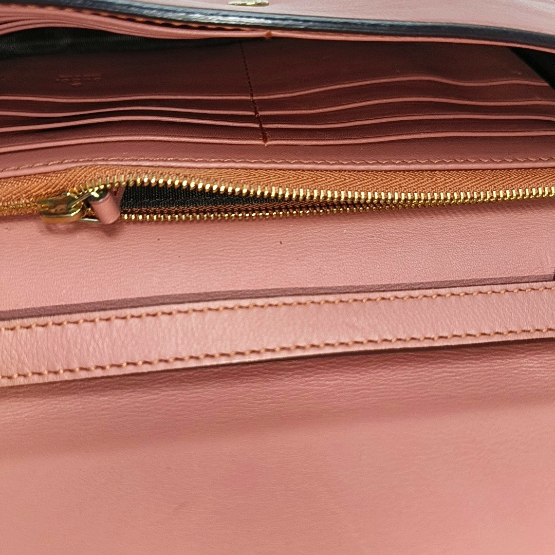 Authenticated pre-owned  Interlocking G Calfskin Pink - Shoulder Bag at Looply