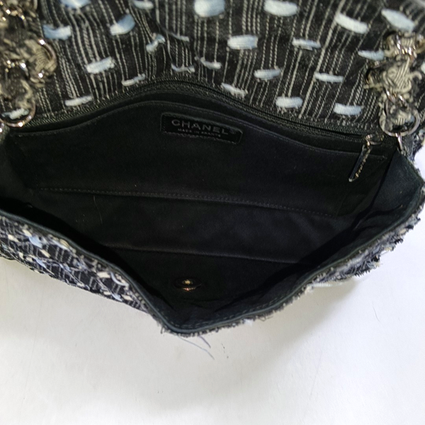 Authenticated pre-owned  Classic Flap Medium Quilted Fabric Black - Shoulder Bag at Looply