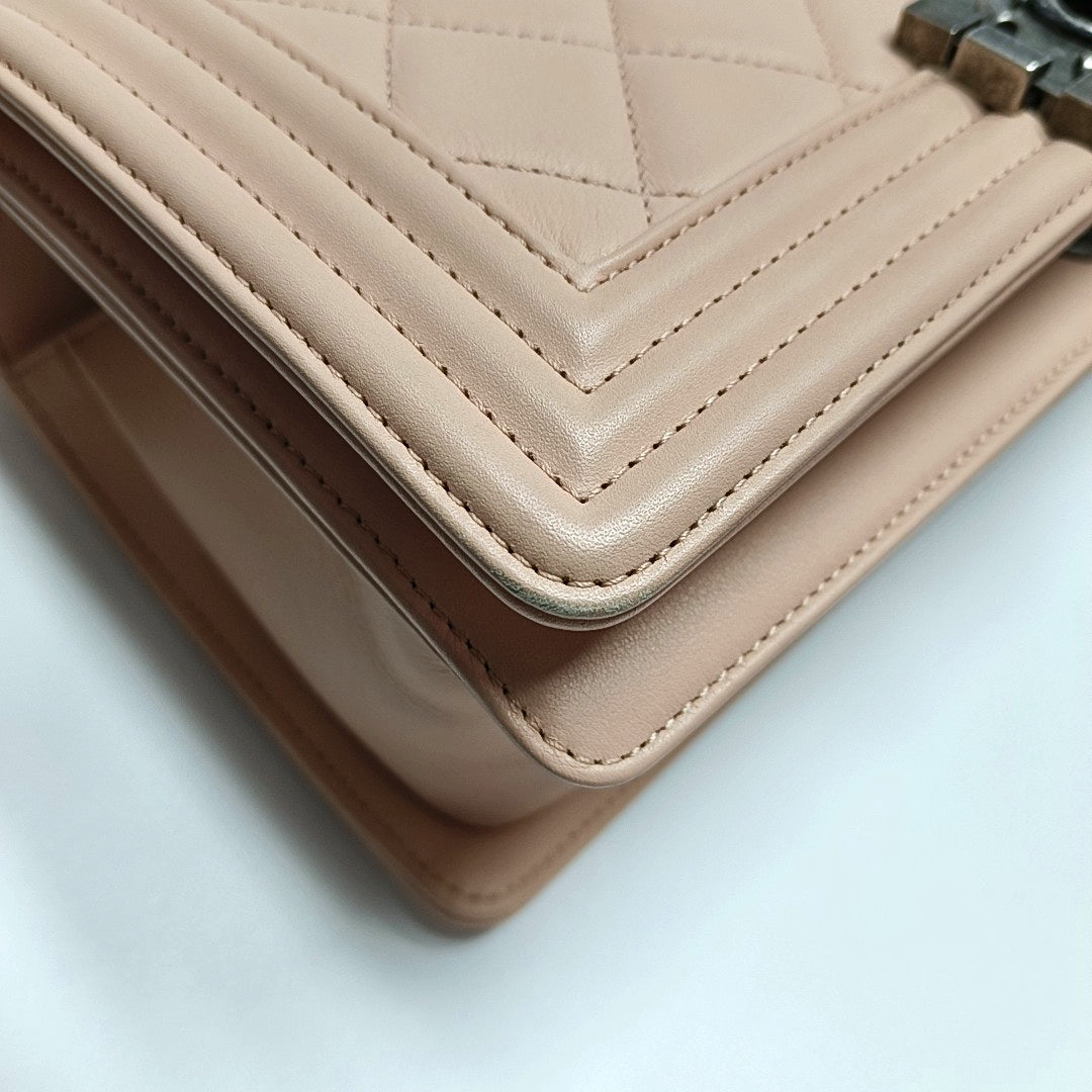 Authenticated pre-owned  Boy Chanel Medium Quilted Calfskin Pink - Shoulder Bag at Looply