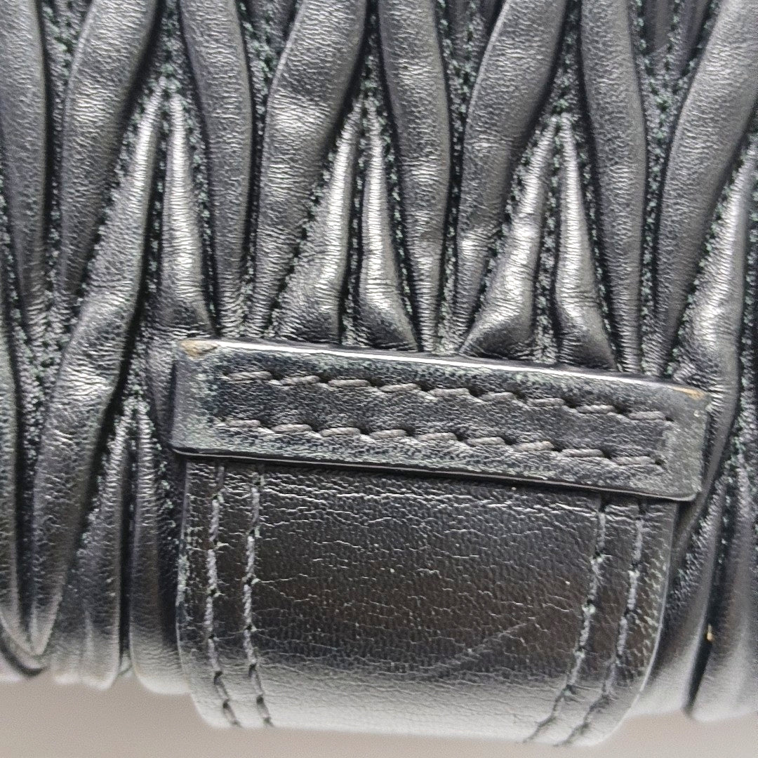 Authenticated pre-owned  Matelassé Lambskin Black - Shoulder Bag at Looply