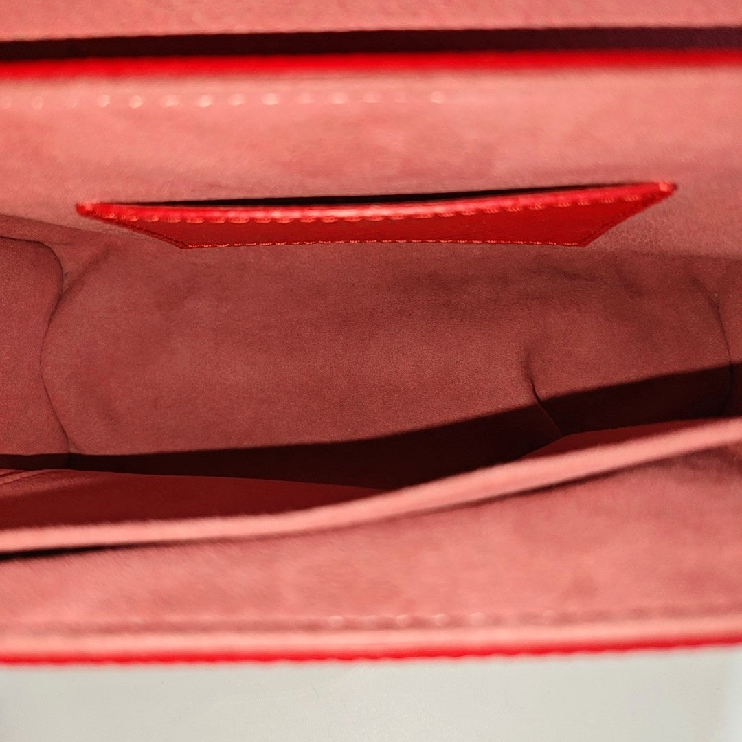 Authenticated pre-owned  Twist MM Epi Red - Shoulder Bag at Looply