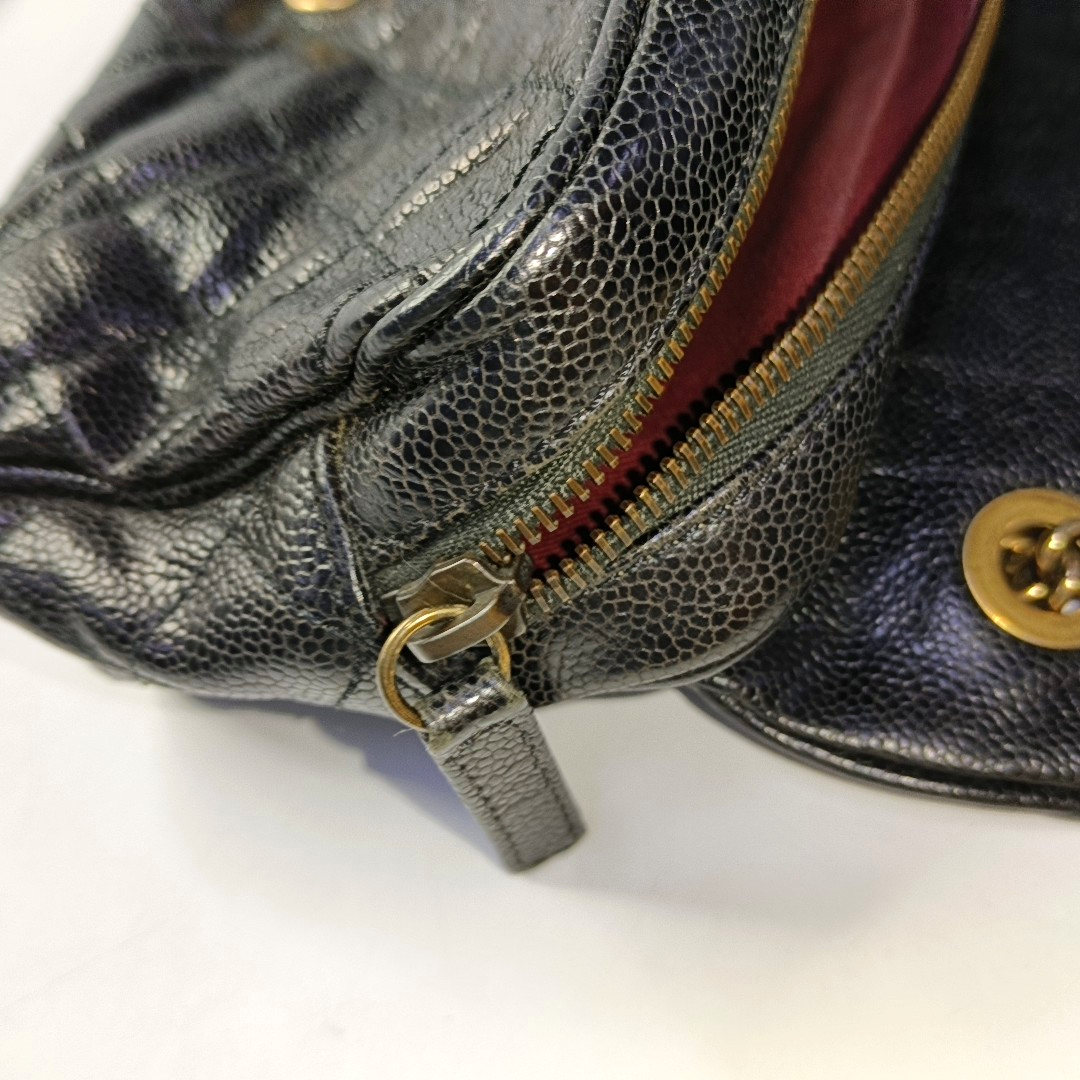 Authenticated pre-owned  Classic Flap Medium Quilted Calfskin Black - Crossbody Bag at Looply