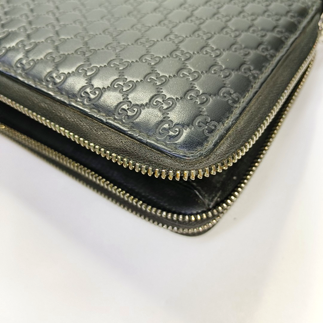 Authenticated pre-owned  Microguccissima Monogram Calfskin Black - Clutch at Looply