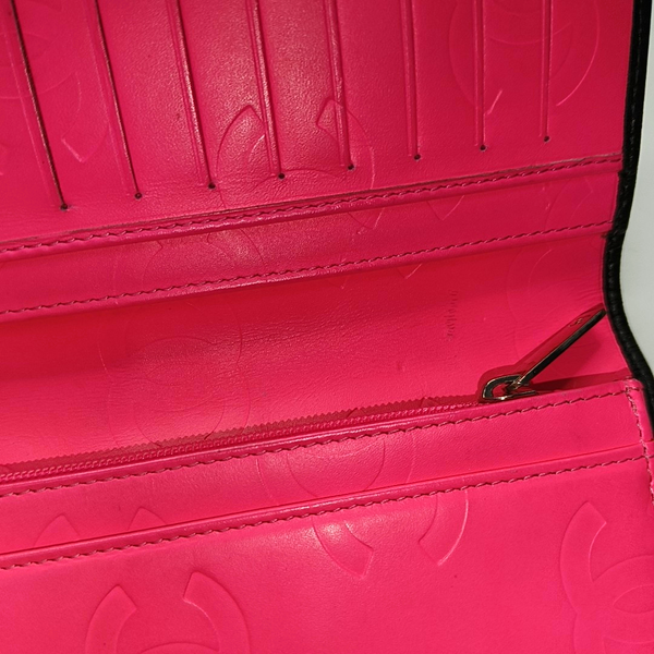 Authenticated pre-owned  Cambon Quilted Calfskin Black Wallet - Wallet at Looply