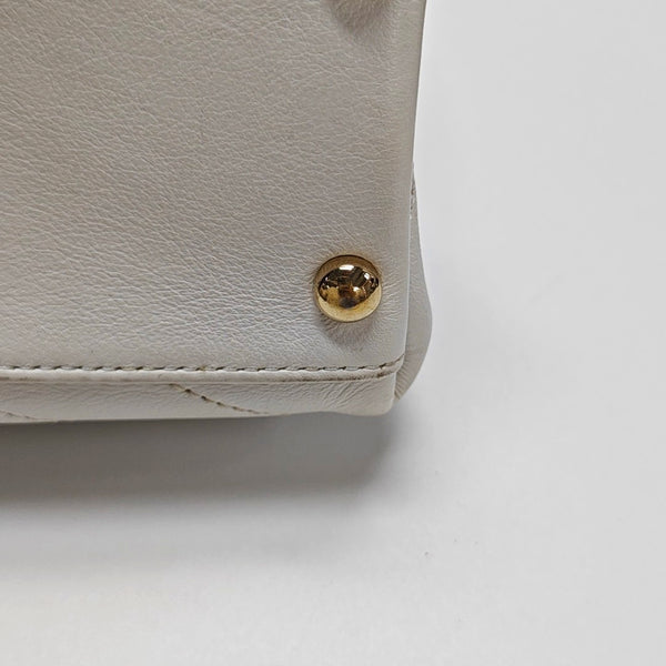 Authenticated pre-owned  Classic Flap Calfskin White - Shoulder Bag at Looply