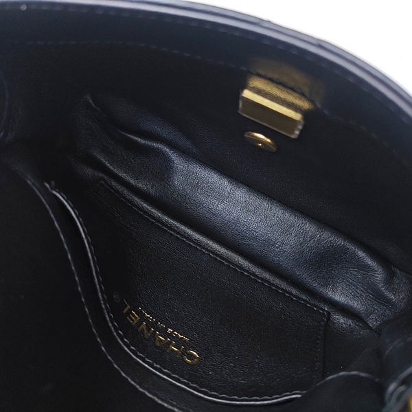 Authenticated pre-owned  Classic Flap Small Quilted Lambskin Black - Shoulder Bag at Looply