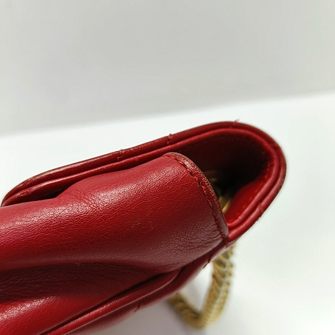 Authenticated pre-owned  GG Marmont Medium Calfskin Red - Shoulder Bag at Looply