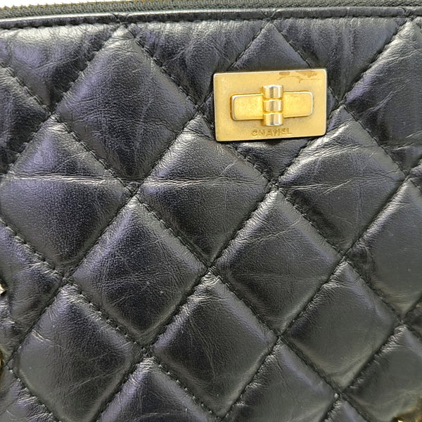 Authenticated pre-owned  2.55 East West Quilted Calfskin Black - Clutch at Looply