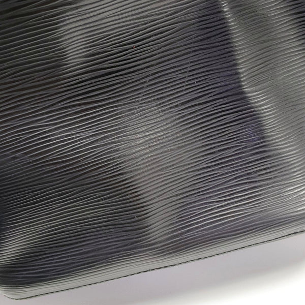 Authenticated pre-owned  Twist Epi Black - Shoulder Bag at Looply