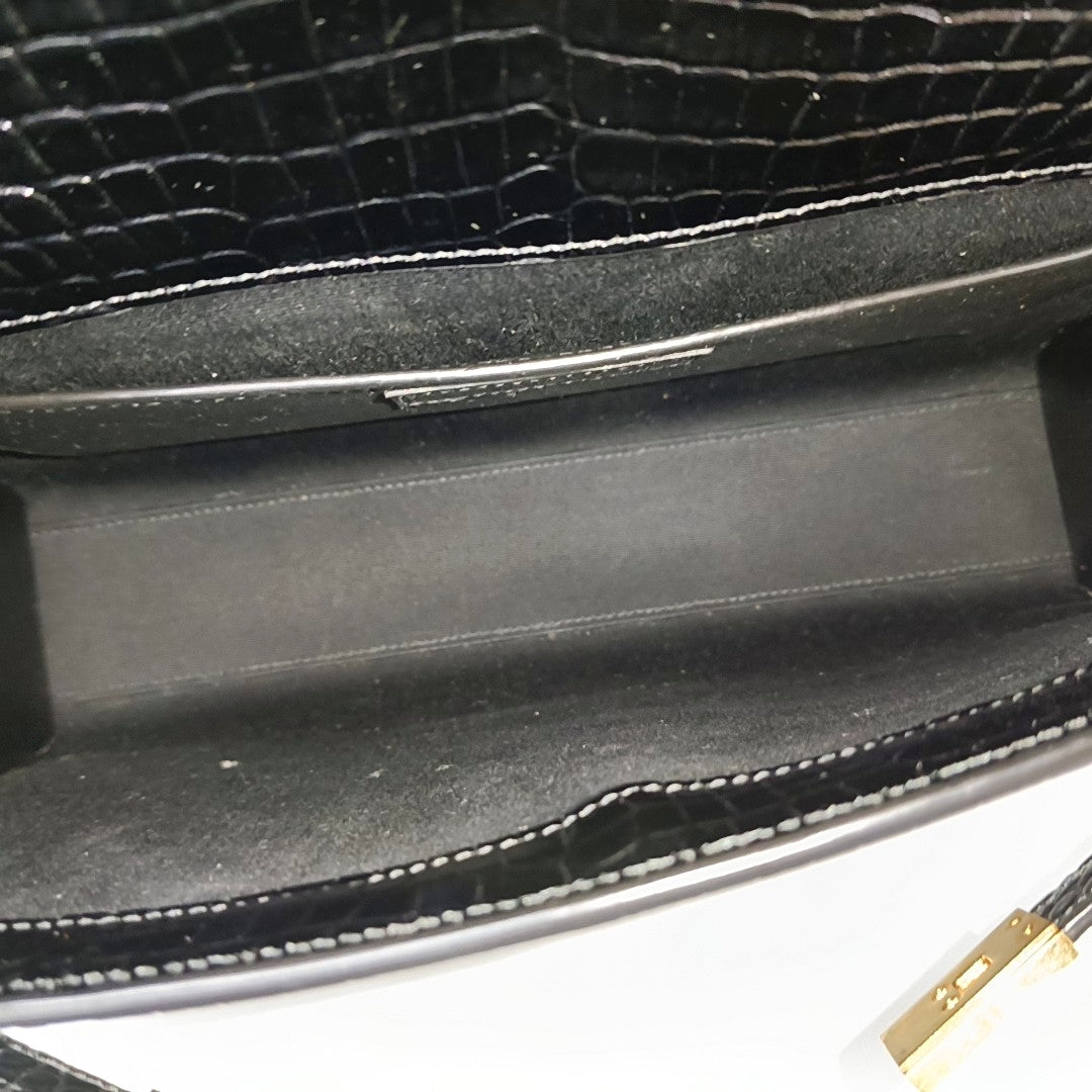 MANHATTAN Medium Calfskin Black