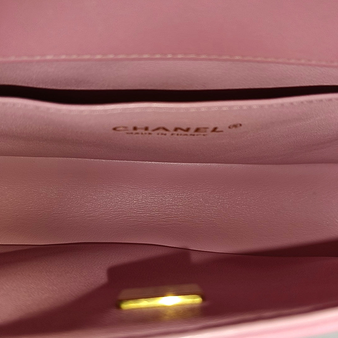 BOY CHANEL Medium Chevron Calfskin Pink