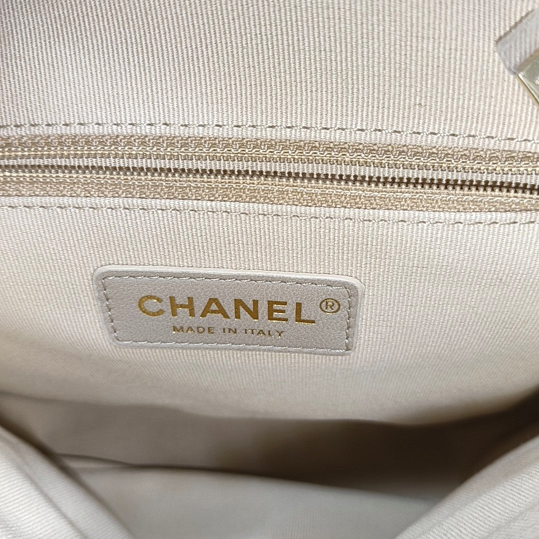 Quilted Grained Calfskin White