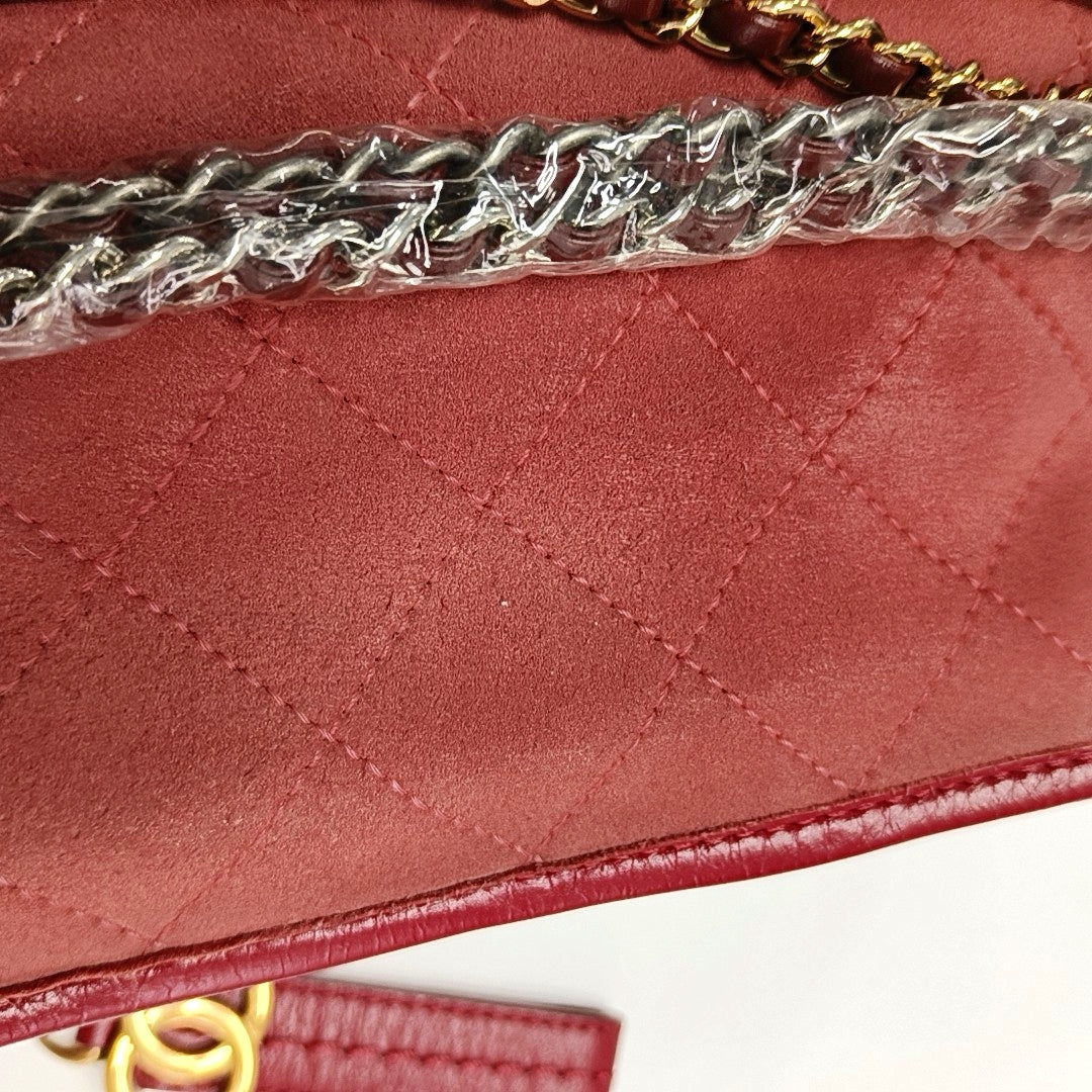 Authenticated pre-owned  Gabrielle Small Quilted Suede Red - Shoulder Bag at Looply