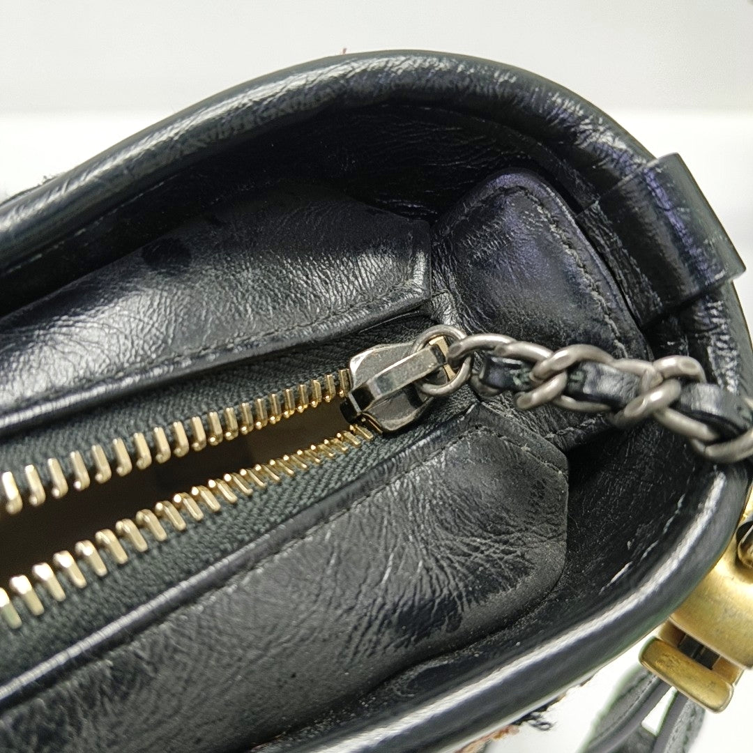 Authenticated pre-owned  Gabrielle Medium Wool Black - Shoulder Bag at Looply