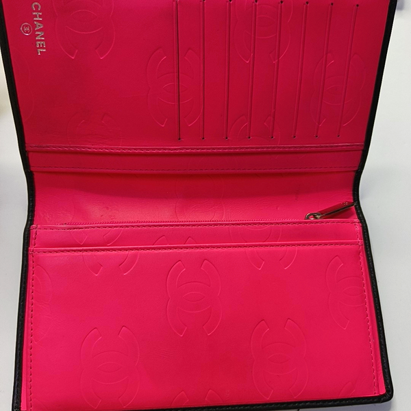 Authenticated pre-owned  Cambon Quilted Calfskin Black Wallet - Wallet at Looply