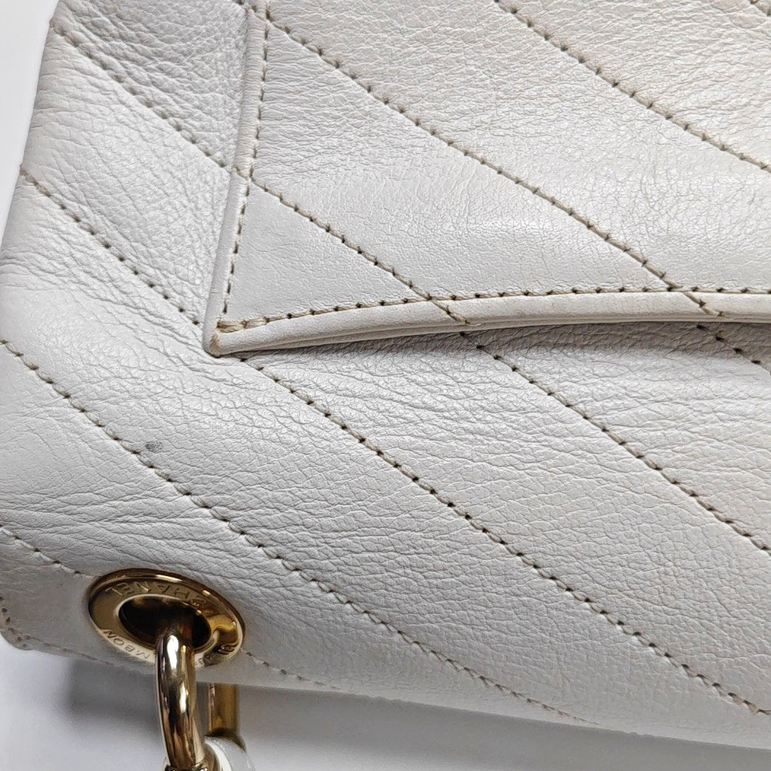 Authenticated pre-owned  Classic Flap Calfskin White - Shoulder Bag at Looply