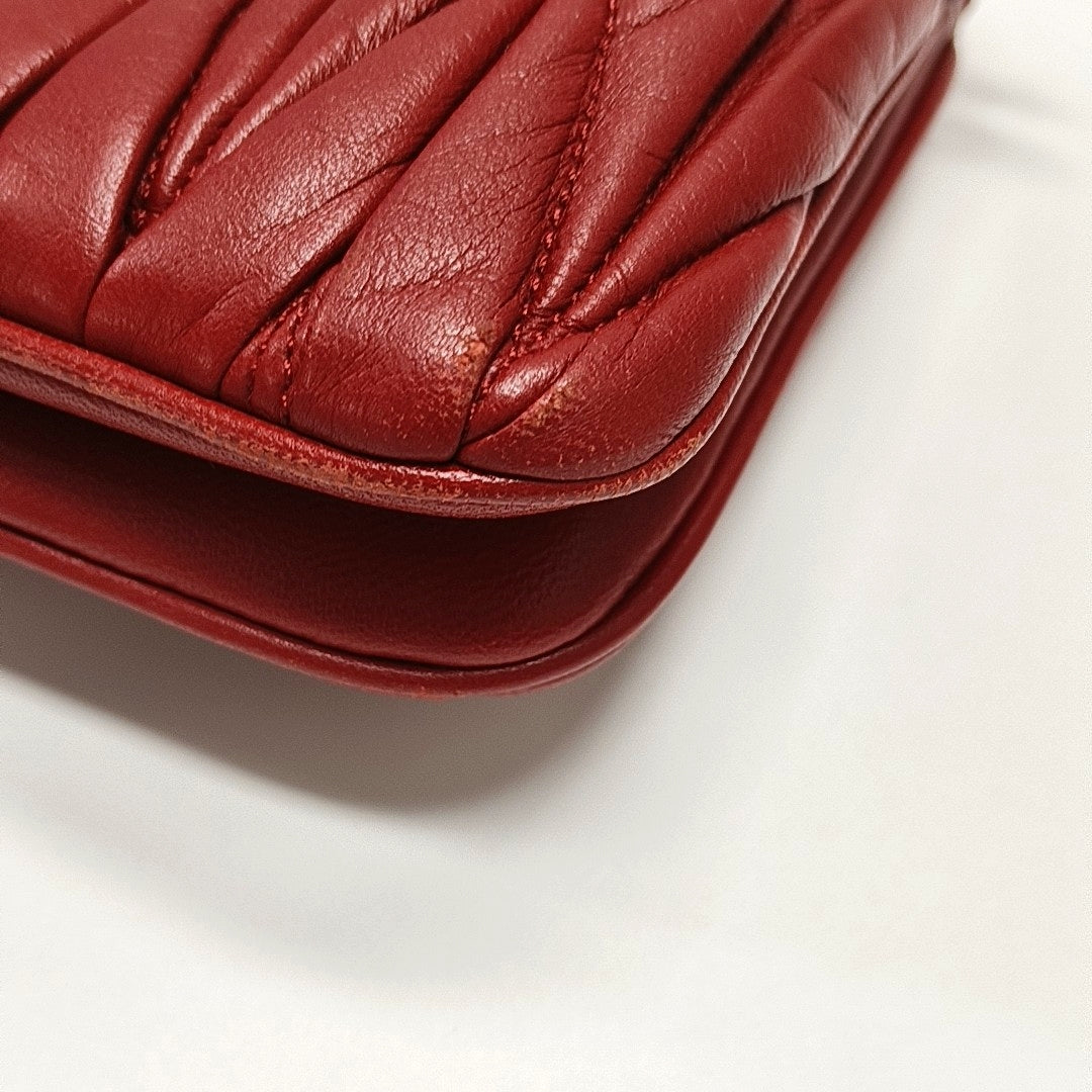 Authenticated pre-owned  Matelassé Lambskin Red - Shoulder Bag at Looply