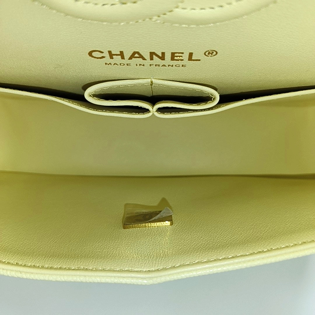 CLASSIC FLAP Small Quilted Grained Calfskin Yellow