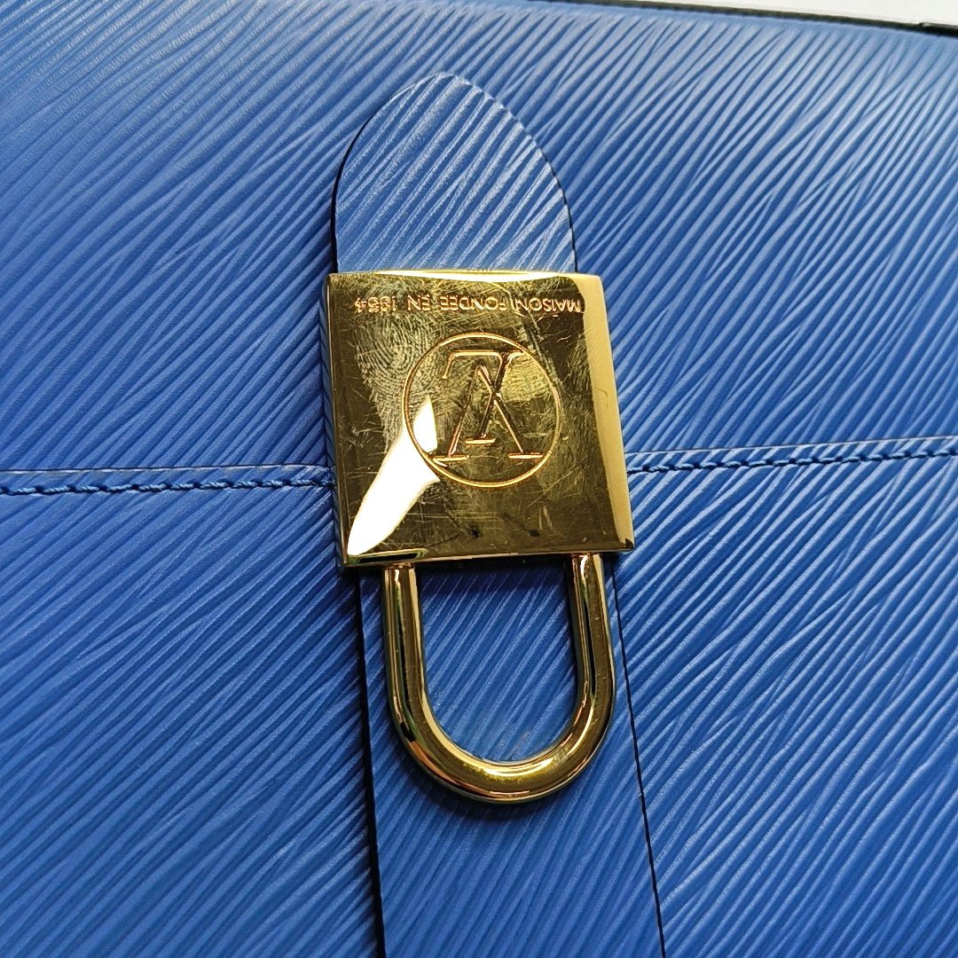 Authenticated pre-owned  Locky Epi Blue - Shoulder Bag at Looply