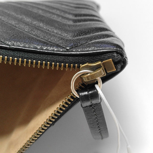 Authenticated pre-owned  GG Marmont Calfskin Black - Clutch at Looply