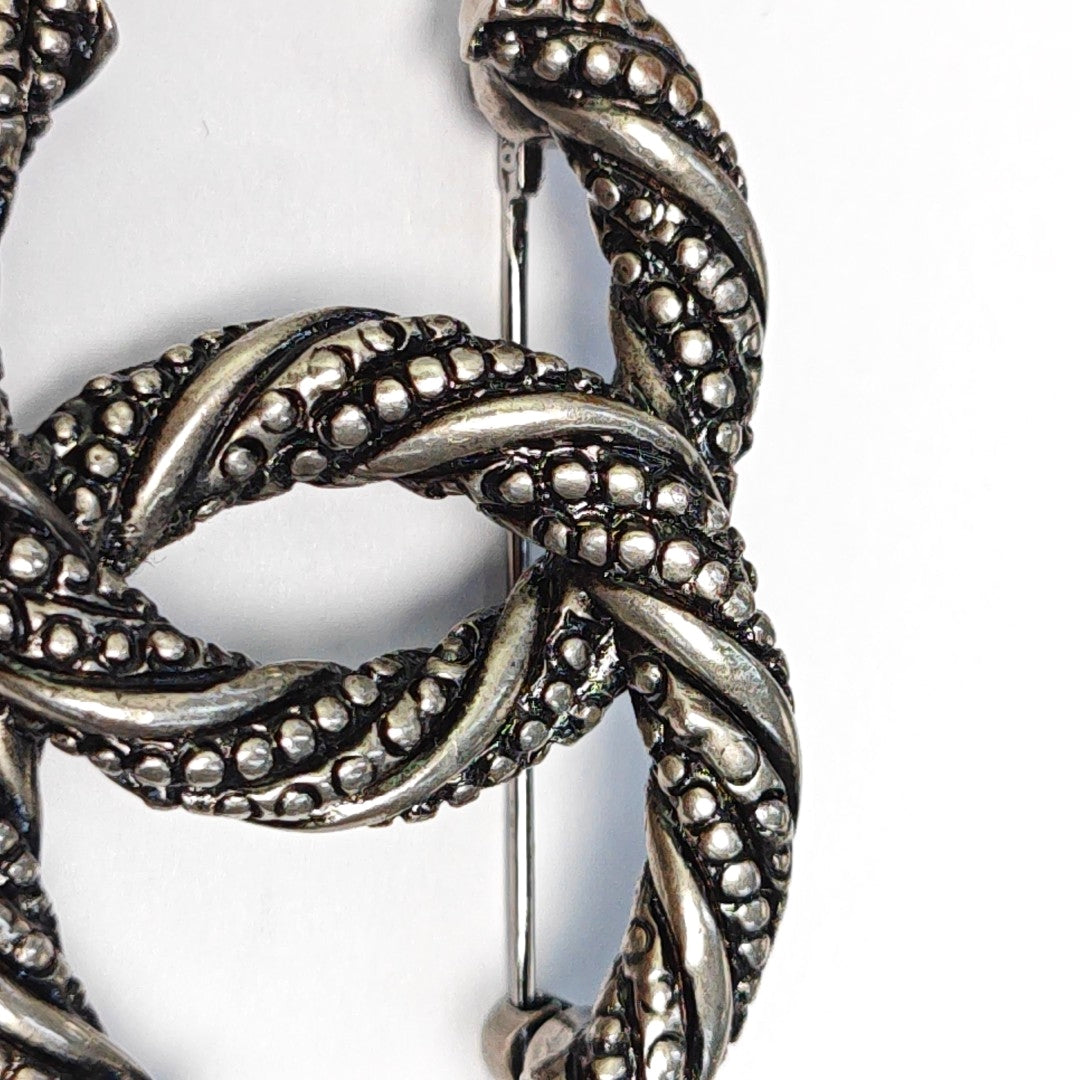 Authenticated pre-owned  Vintage Metal Brooch Silver-tone Metal Brooch - Brooch at Looply