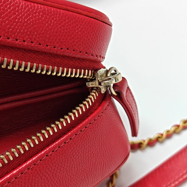 Authenticated pre-owned  Filigree Small Quilted Grained Calfskin Red - Shoulder Bag at Looply