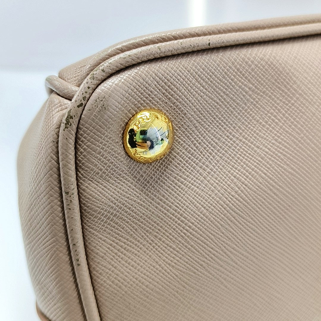 Authenticated pre-owned  Galleria Small Calfskin Beige - Shoulder Bag at Looply