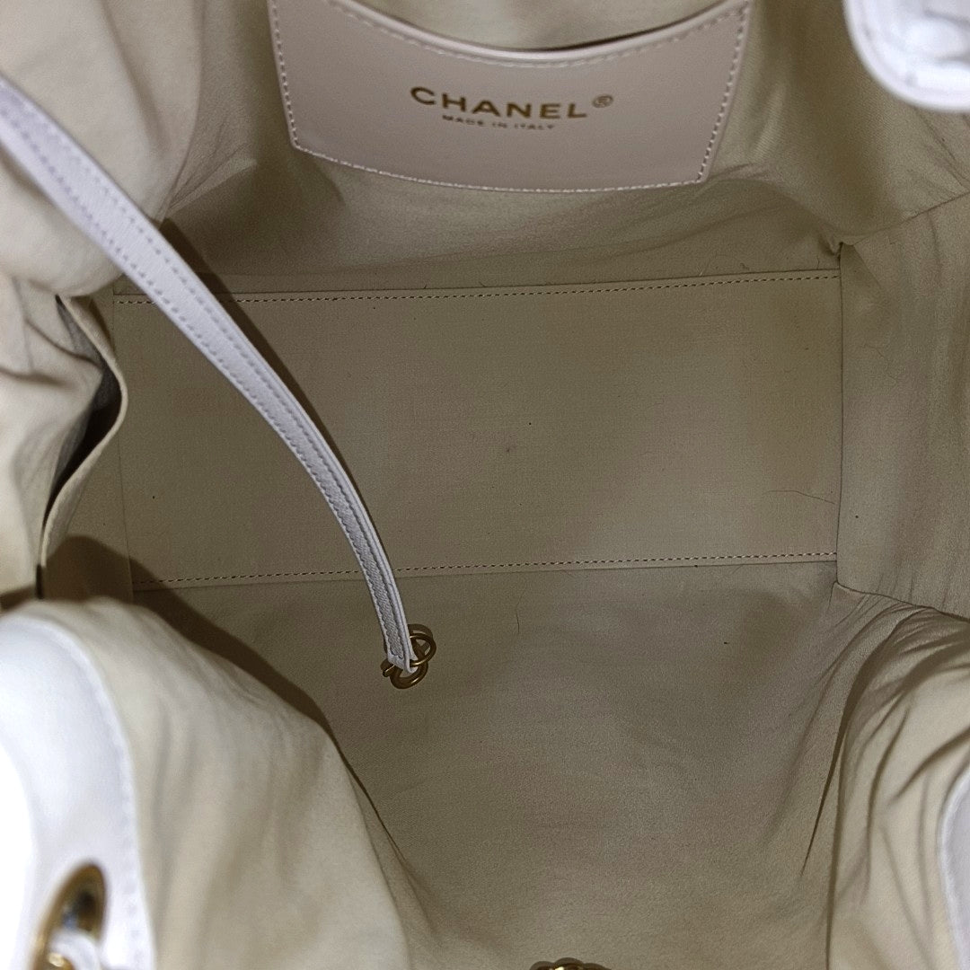 CHANEL 25 Mediano Piel de Becerro Acolchada Blanca