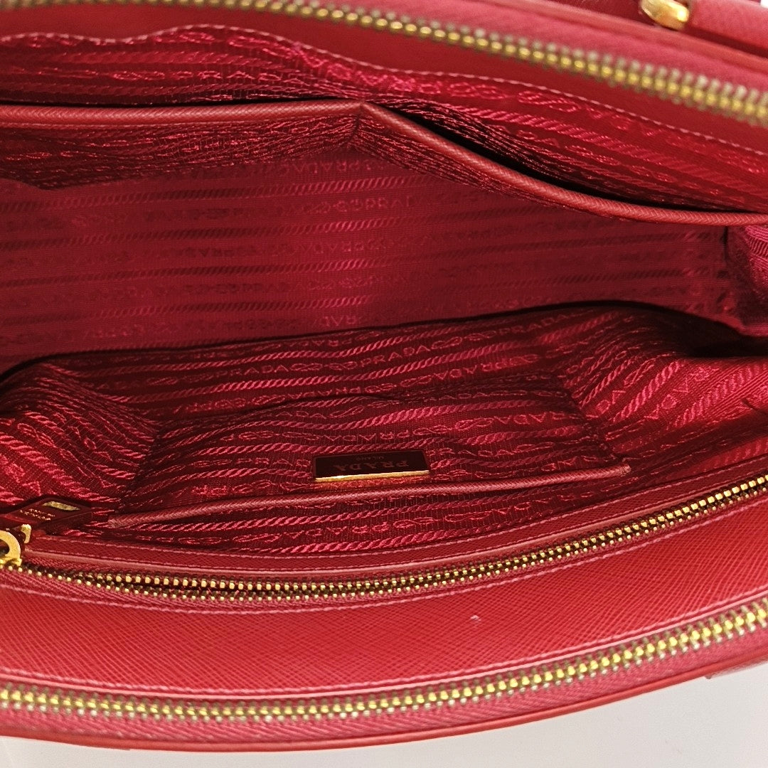 Authenticated pre-owned  Galleria Small Calfskin Red - Top Handle Bag at Looply