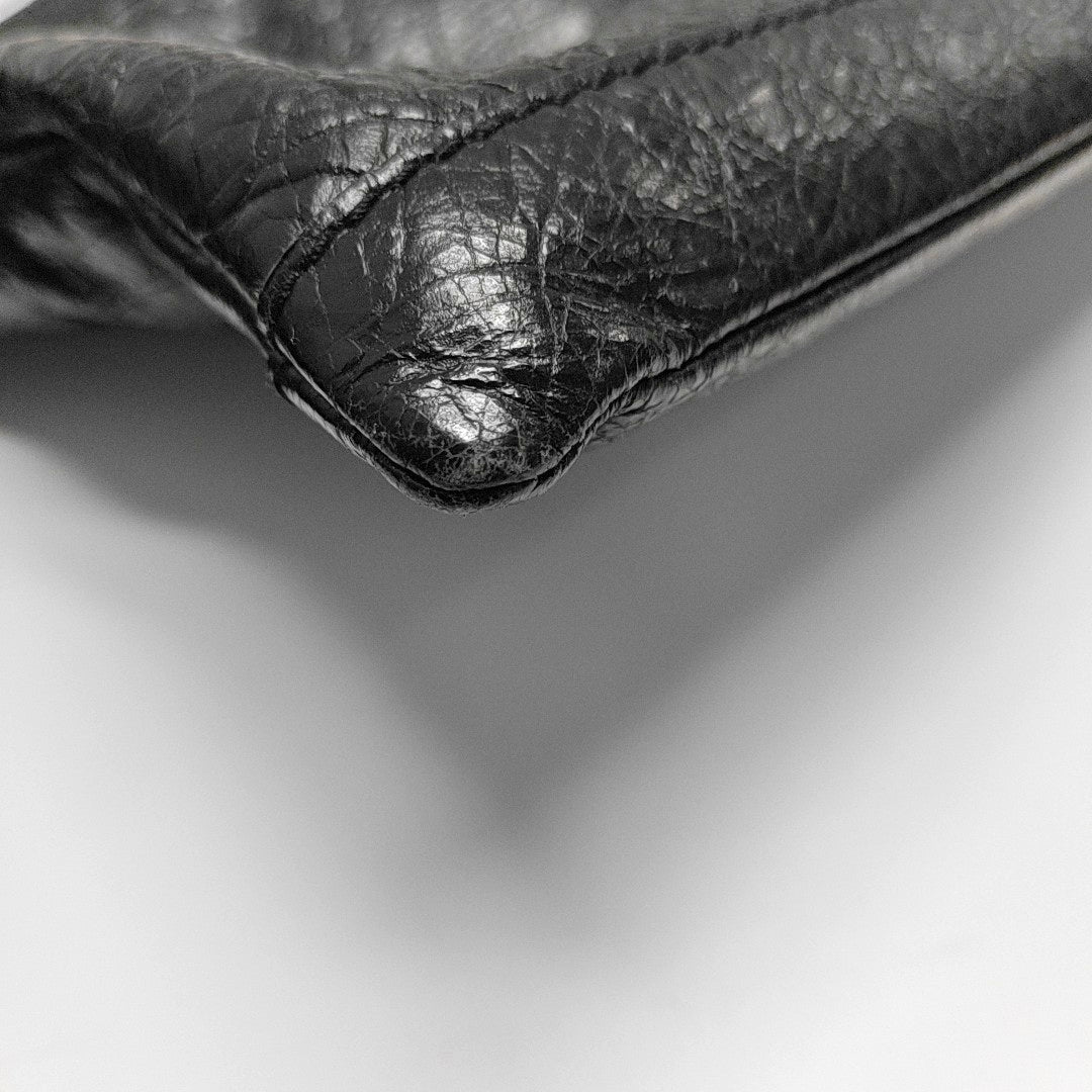 Authenticated pre-owned  Classic City Lambskin Black - Clutch at Looply