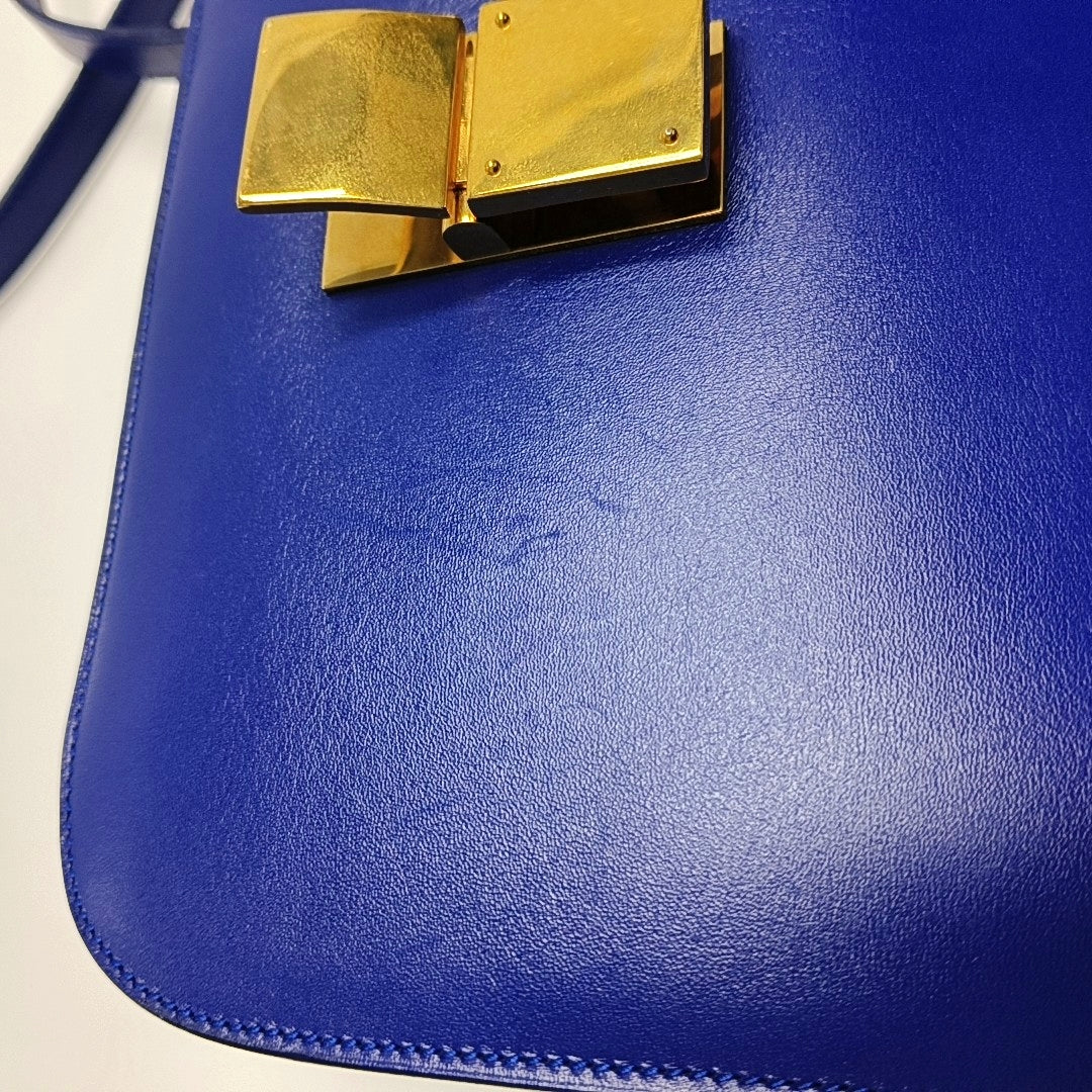 Authenticated pre-owned  CLASSIC BOX Medium Calfskin Blue - Shoulder Bag at Looply