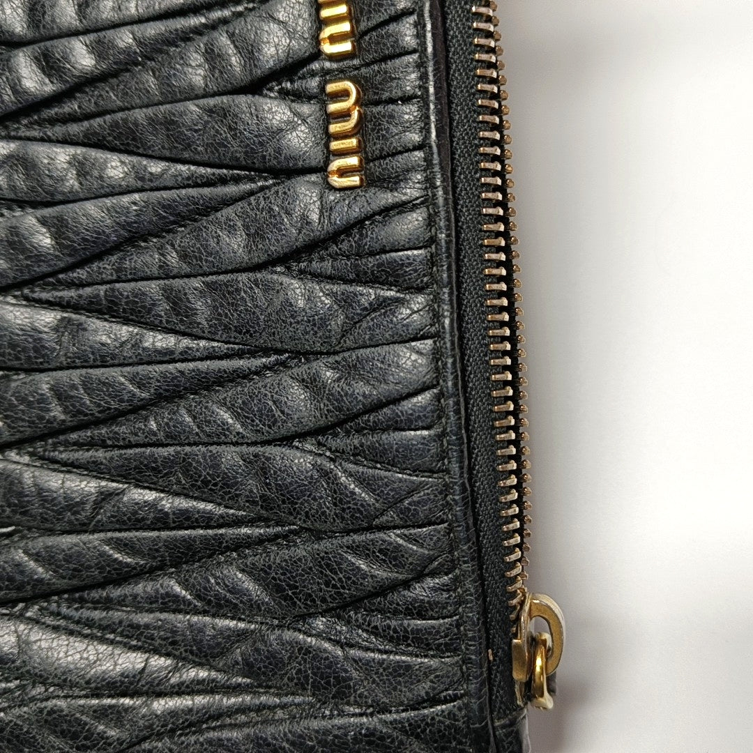 Authenticated pre-owned  Matelassé Lambskin Black - Shoulder Bag at Looply
