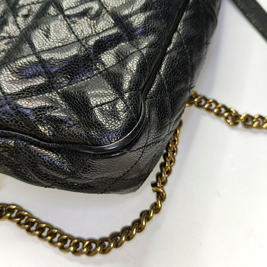 Authenticated pre-owned  Classic Flap Medium Quilted Calfskin Black - Crossbody Bag at Looply
