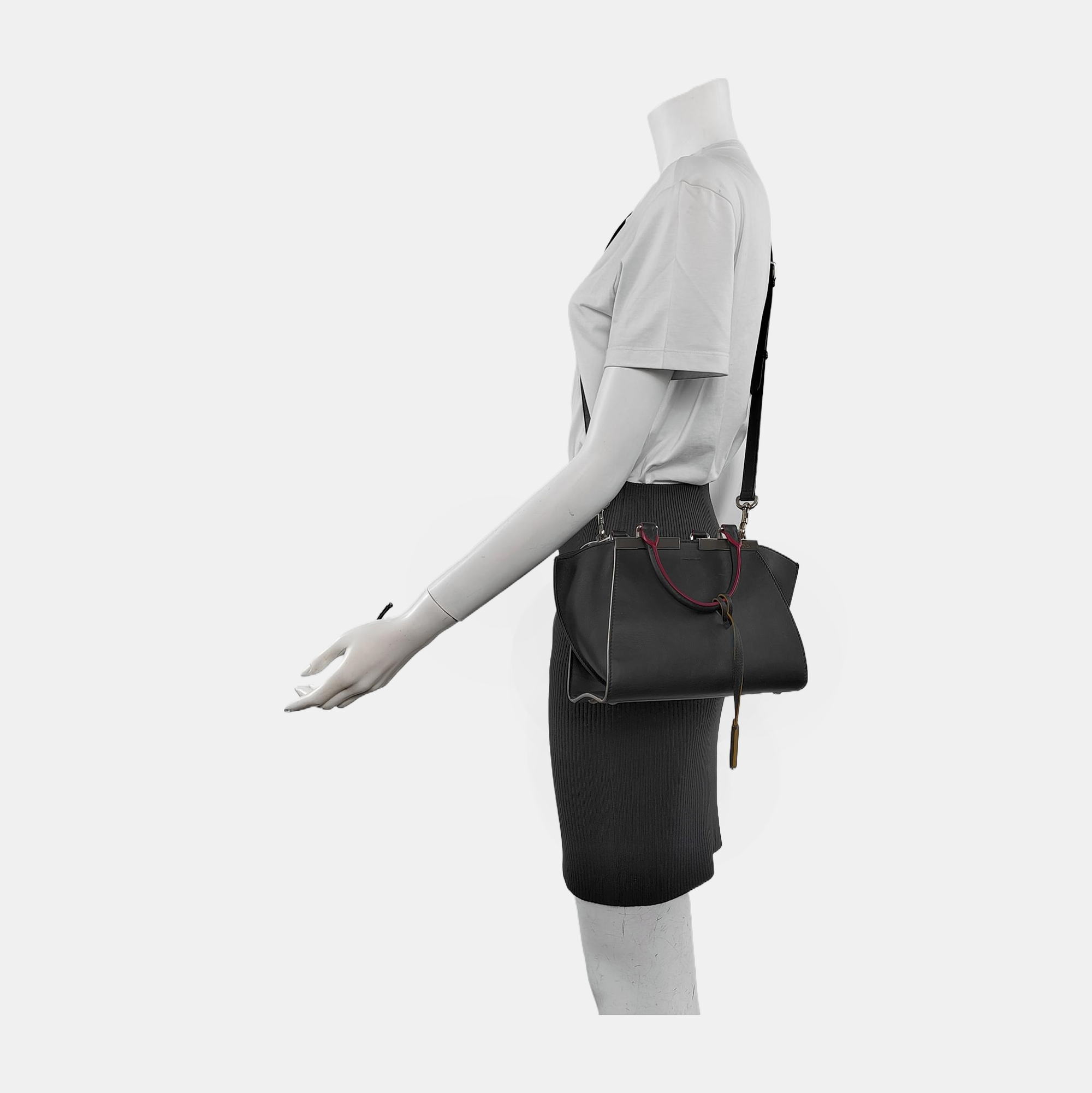 Authenticated pre-owned  3Jours Calfskin Black - Shoulder Bag at Looply