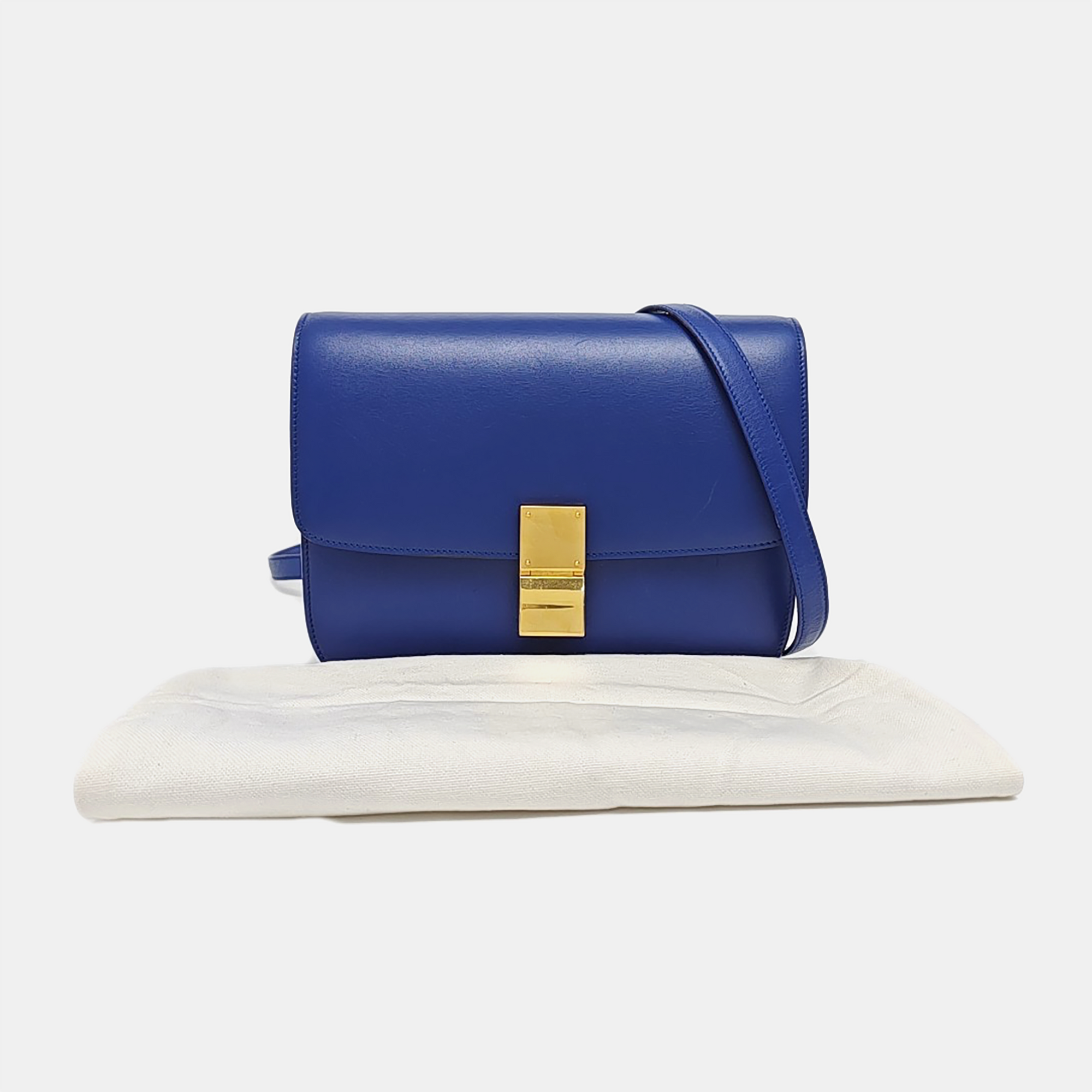 Authenticated pre-owned  CLASSIC BOX Medium Calfskin Blue - Shoulder Bag at Looply