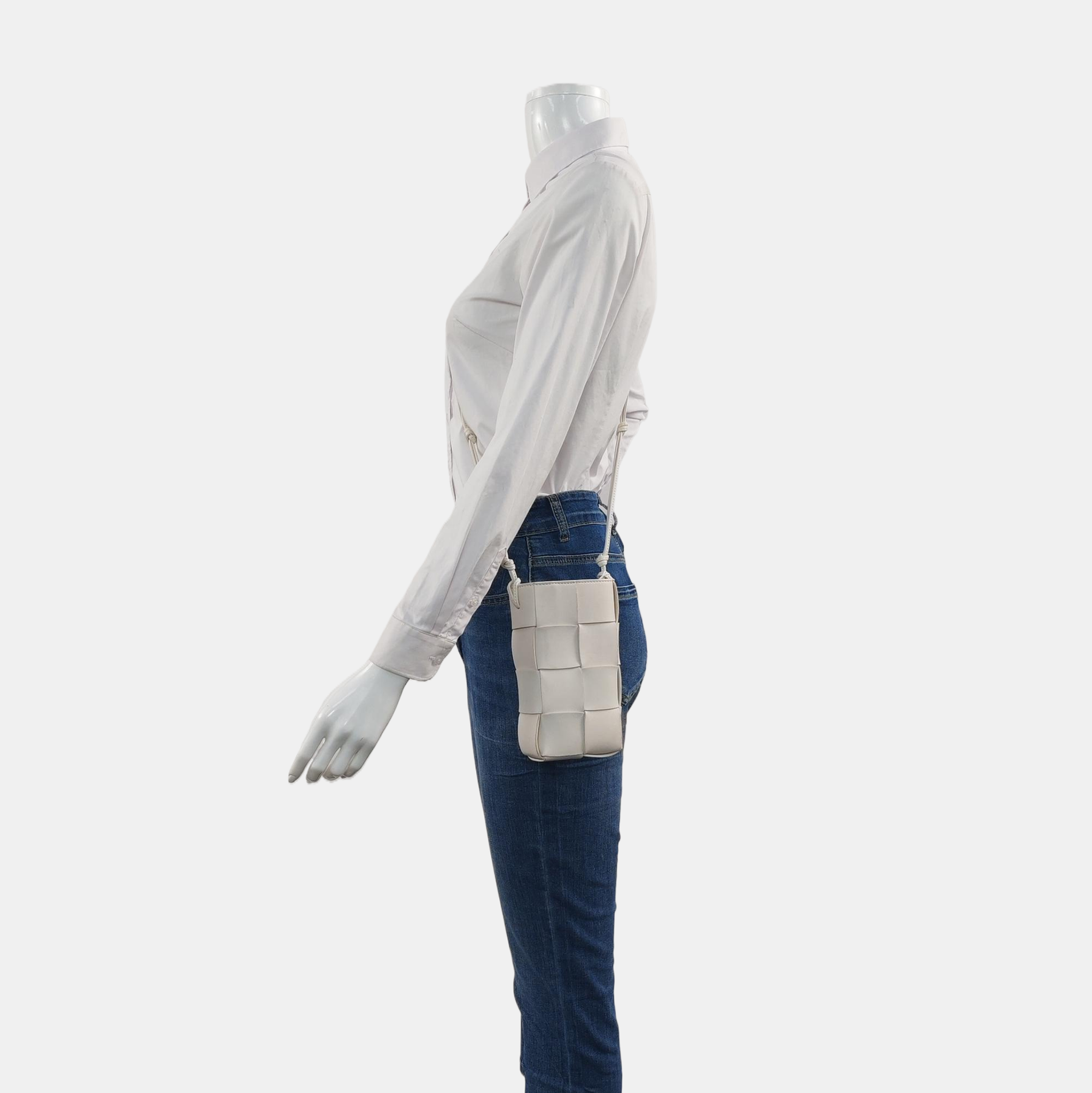 Authenticated pre-owned  Cassette Lambskin White - Shoulder Bag at Looply