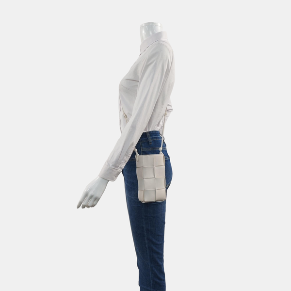 Authenticated pre-owned  Cassette Lambskin White - Shoulder Bag at Looply